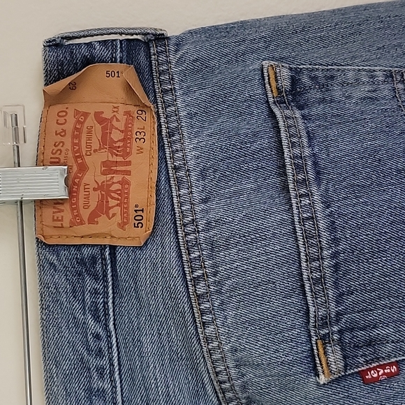 Levi's 501 Button Fly Faded & Distressed Raw Hem Blue Jeans 33 X 29 - Picture 5 of 12